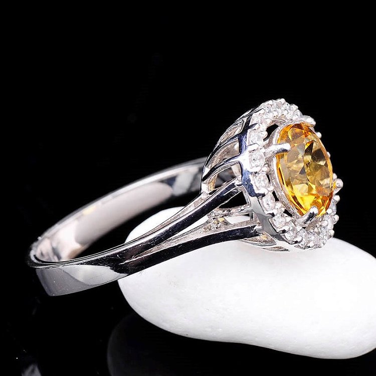 Серебряное кольцо с фианитами 111122 от ювелирного магазина Оникс - 4