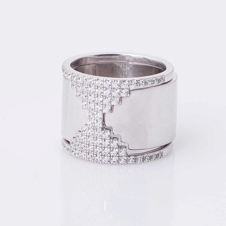 Срібний перстень з фіанітами 111880 від ювелірного магазину Онікс - 1