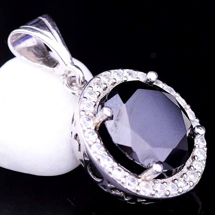 Срібна підвіска (фіаніти) 131329ф від ювелірного магазину Онікс