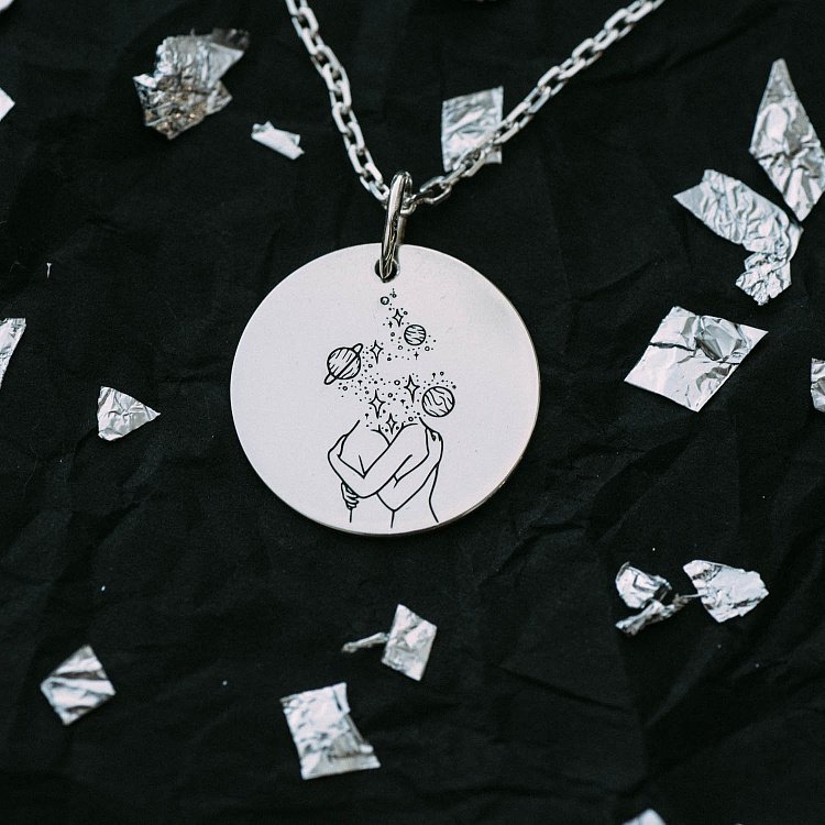 Серебряный кулон "Ты моя вселенная" 133090всел от ювелирного магазина Оникс