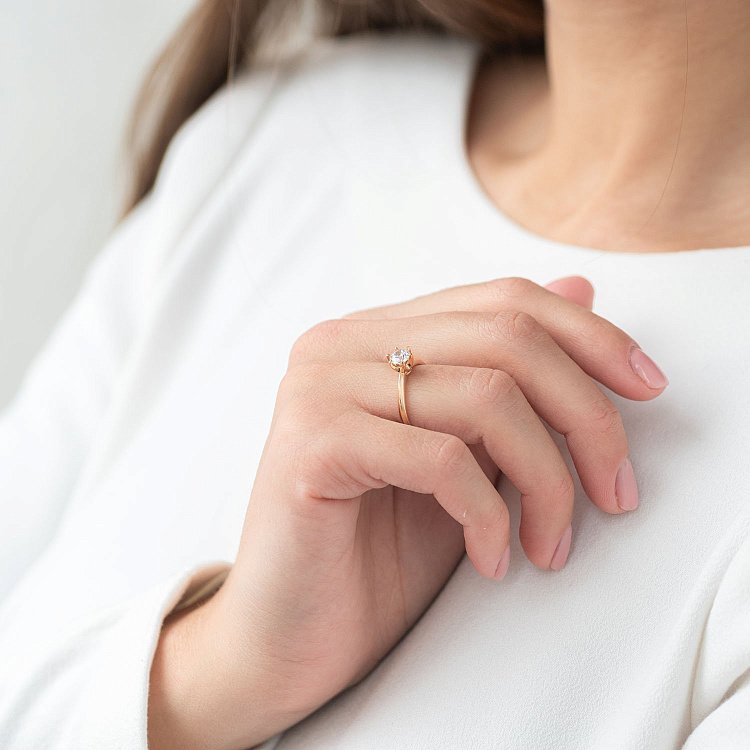 Заручальна каблучка в червоному золоті (куб. цирконій Swarovski) к06226 від ювелірного магазину Онікс - 1