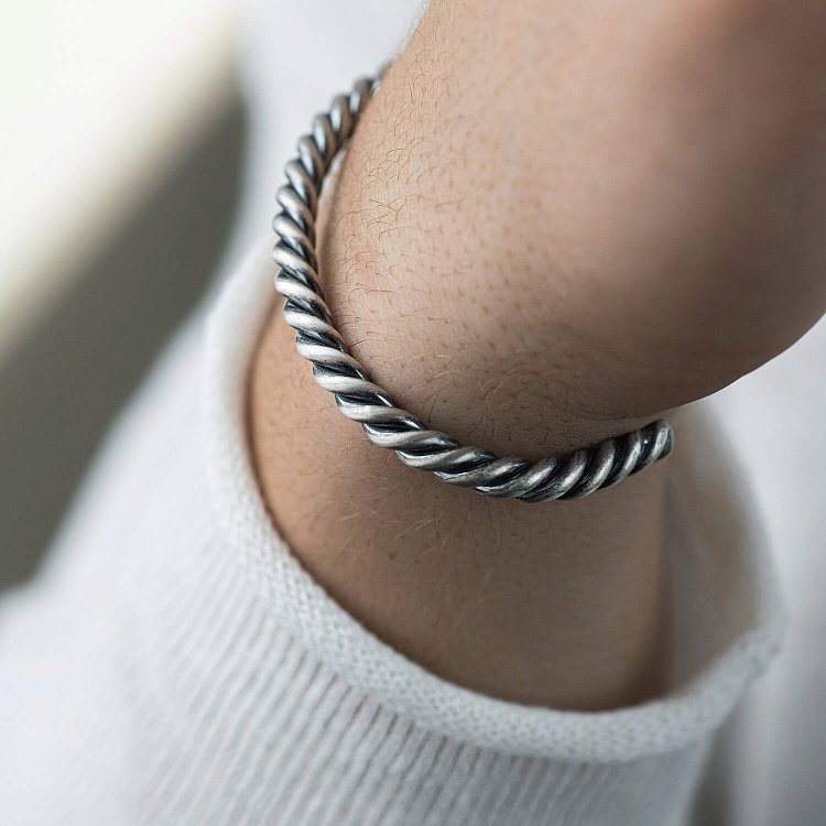 Жесткий серебряный браслет 141643 от ювелирного магазина Оникс - 1