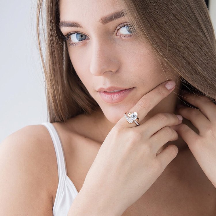 Помолвочное кольцо с фианитами к04237 от ювелирного магазина Оникс