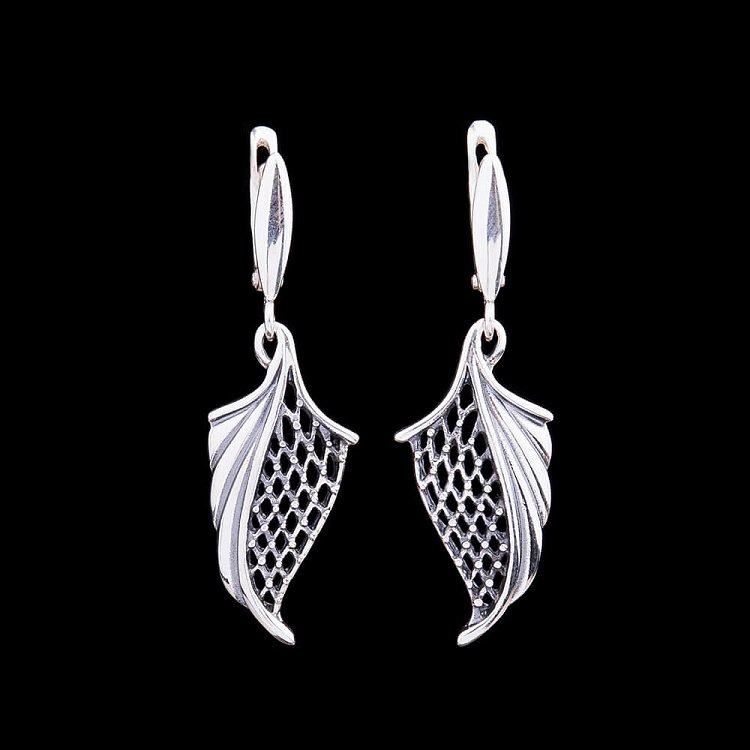 Серебряные серьги 12232 от ювелирного магазина Оникс