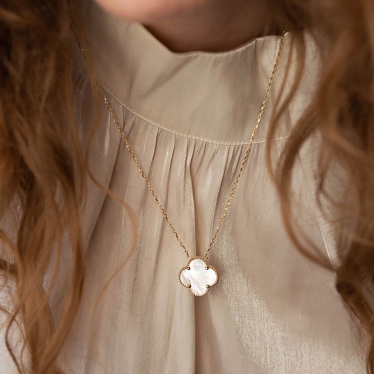 Кольє "Конюшина" в жовтому золоті (перламутр) кол02381 від ювелірного магазину Онікс