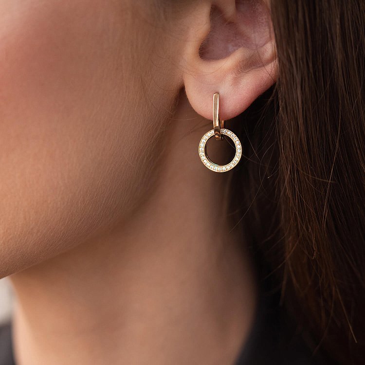 Серьги с кольцами в желтом золоте (фианиты) с07875 от ювелирного магазина Оникс