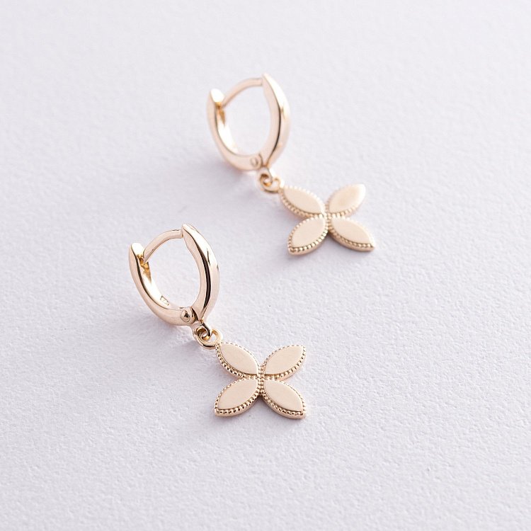 Серьги "Клевер" в желтом золоте с07107 от ювелирного магазина Оникс