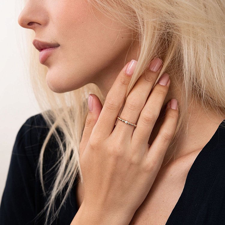 Золотое кольцо "Шарики" с фианитом к06089 от ювелирного магазина Оникс - 1