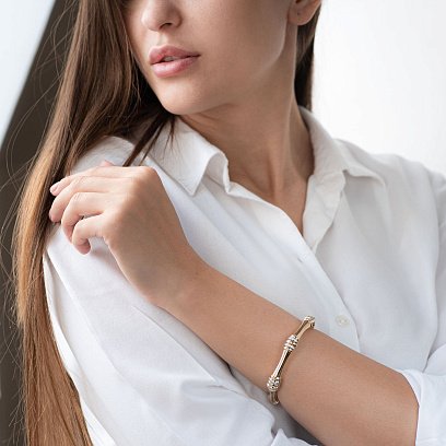 Жесткий браслет в желтом золоте с фианитами б04474 №2