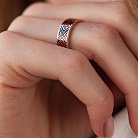Золотое обручальное кольцо "Вышиванка" с эмалью 229732400 от ювелирного магазина Оникс - 6