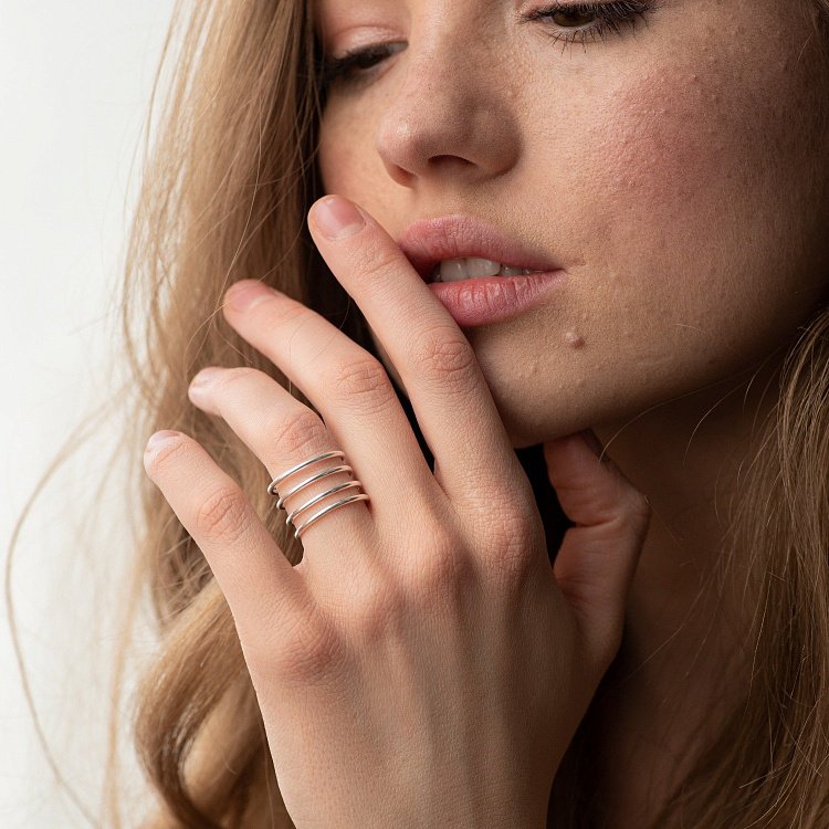 Срібна каблучка "Лінії" 112294 від ювелірного магазину Онікс - 8