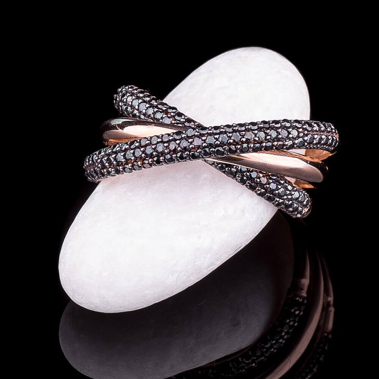 Золота каблучка з фіанітами к03492 від ювелірного магазину Онікс