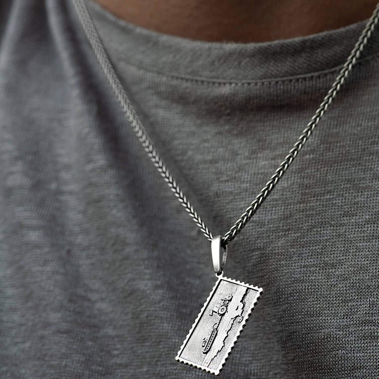 Срібний кулон "Герой на тракторі. Слава Україні" 1005 від ювелірного магазину Онікс - 1