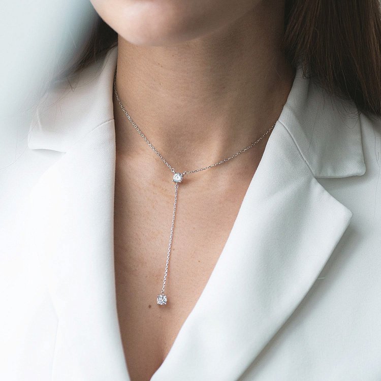 Серебряное колье с фианитами 181096 от ювелирного магазина Оникс