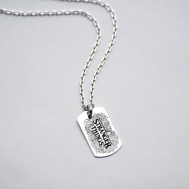 Серебряный жетон "Очень странные дела / Stranger Things" 133349-ST от ювелирного магазина Оникс - 1