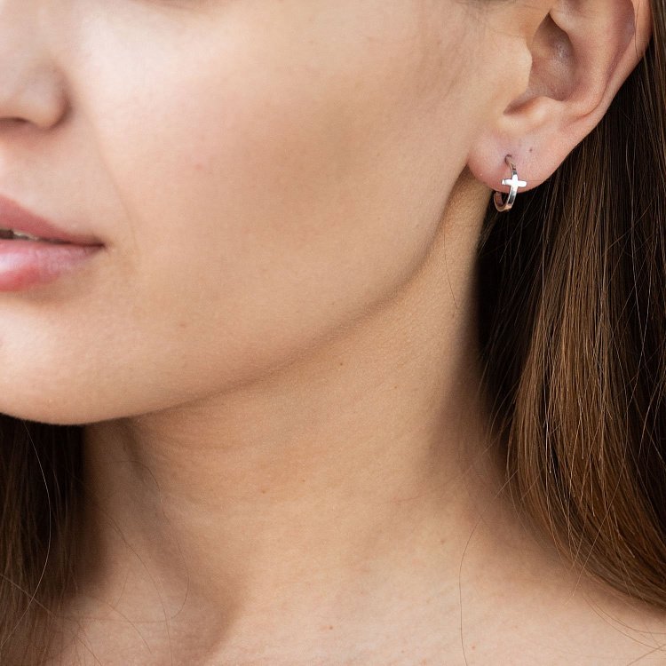 Серьги - пусеты "Крестики" в белом золоте с07012 от ювелирного магазина Оникс - 3