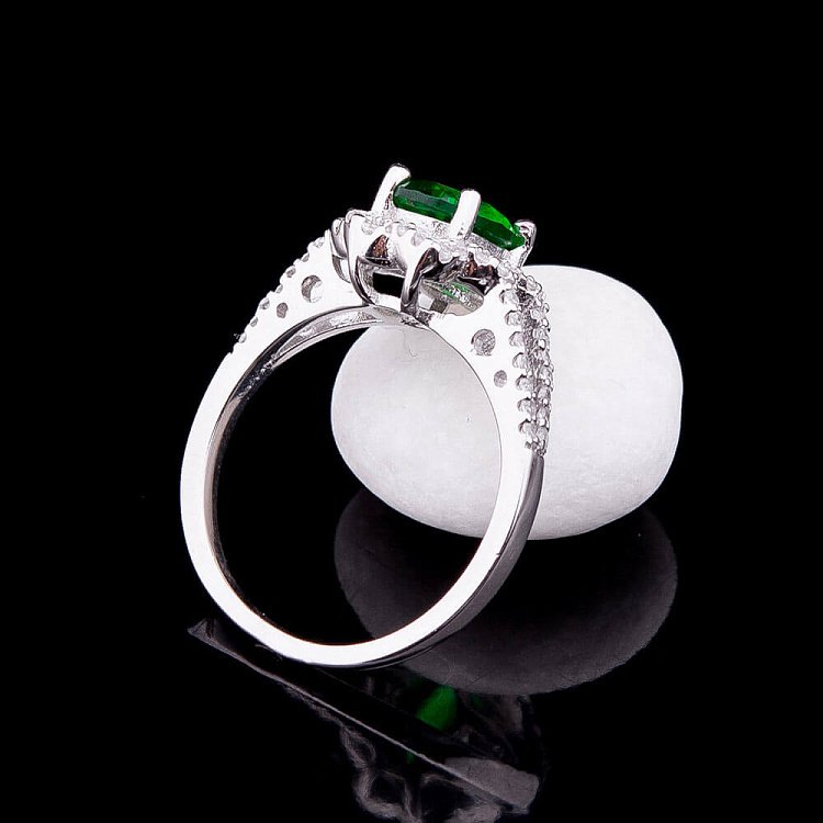 Кольцо с синтетической шпинелью зеленого цвета к07 от ювелирного магазина Оникс - 1