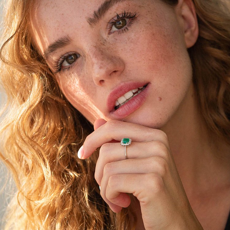 Золотое кольцо с изумрудом и бриллиантами 228841521 от ювелирного магазина Оникс - 3