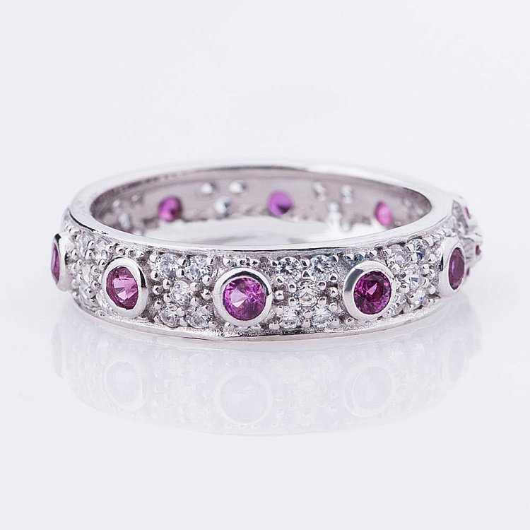 Серебряное кольцо с фиолетовыми фианитами 111929 от ювелирного магазина Оникс - 2