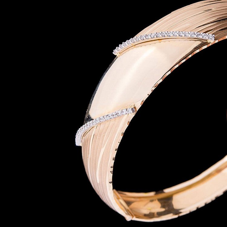 Золотий браслет з фіанітами б00957 від ювелірного магазину Онікс - 2