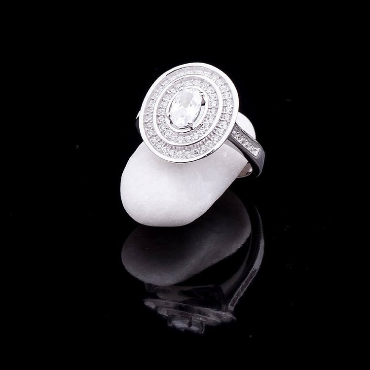 Серебряное кольцо с фианитами 111685 Серебряное кольцо с фианитами 111685 от ювелирного магазина Оникс