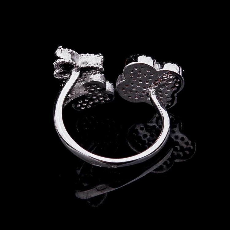 Серебряное кольцо "Бабочка и клевер" с ониксом и фианитами 111772 от ювелирного магазина Оникс - 1