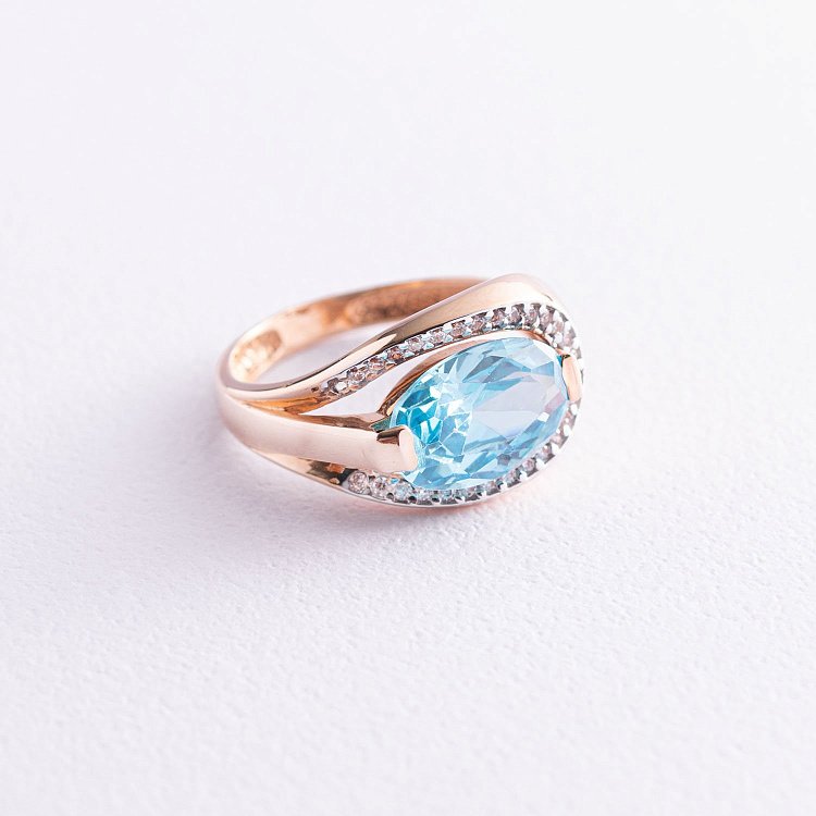Золотое кольцо (фианиты, голубой топаз) к05442 от ювелирного магазина Оникс