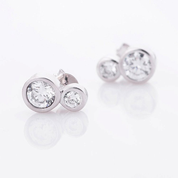 Серебряные серьги-пусеты с фианитами 121936 от ювелирного магазина Оникс - 2