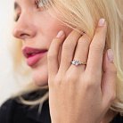 Золотое помолвочное кольцо с фианитами к05886 от ювелирного магазина Оникс - 1