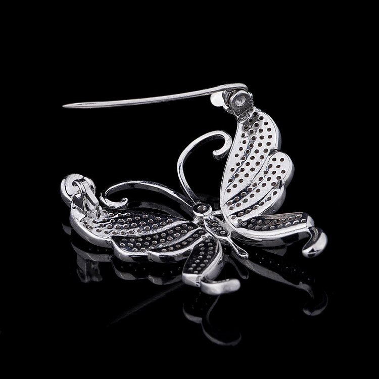 Серебряная брошь "Бабочка" с фианитами 16097 от ювелирного магазина Оникс - 1