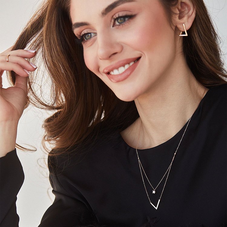 Золотое колье "Особенное" с фианитом кол01861 от ювелирного магазина Оникс - 1