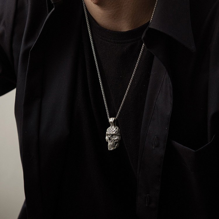 Срібна підвіска "Череп" (чорніння) 132570 від ювелірного магазину Онікс - 2