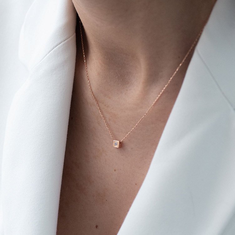 Золотое колье "Квадратик" с одним фианитом кол01810 от ювелирного магазина Оникс - 1