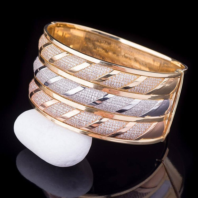 Женский браслет из желтого и белого золота с фианитами б01121 от ювелирного магазина Оникс