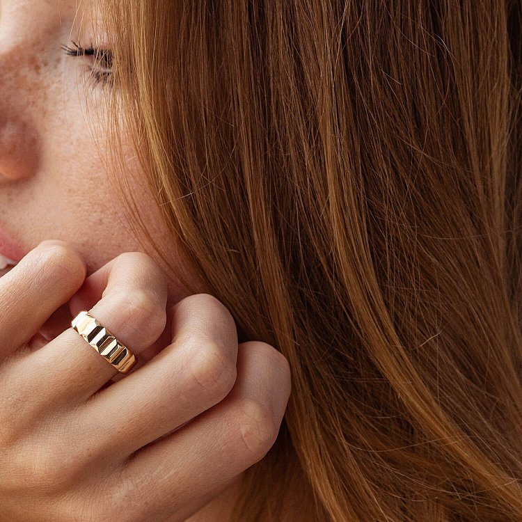 Кольцо "Frederika" в желтом золоте к07584 от ювелирного магазина Оникс - 16