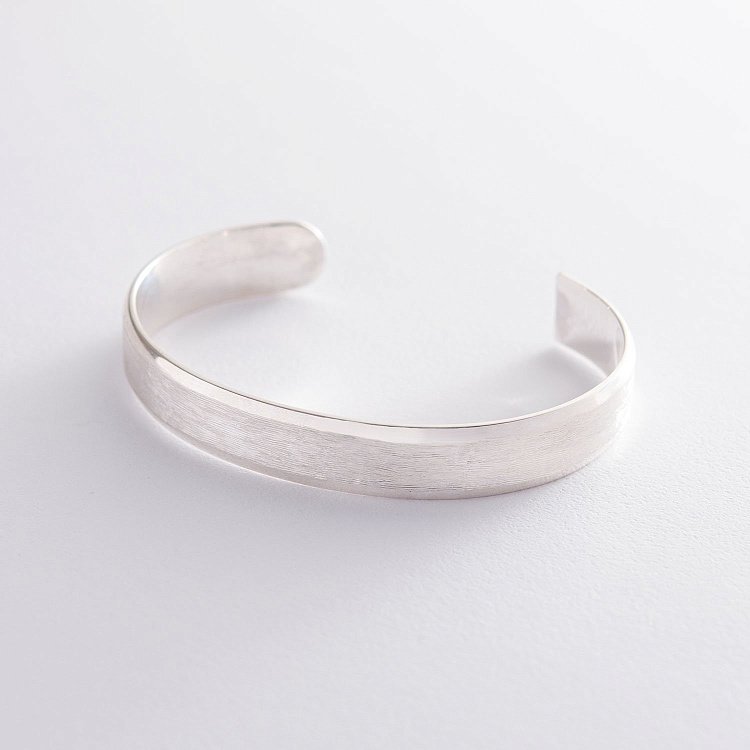 Жорсткий браслет зі срібла 141433 від ювелірного магазину Онікс