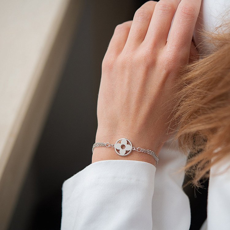 Браслет "Конюшина" в білому золоті б04650 від ювелірного магазину Онікс - 1