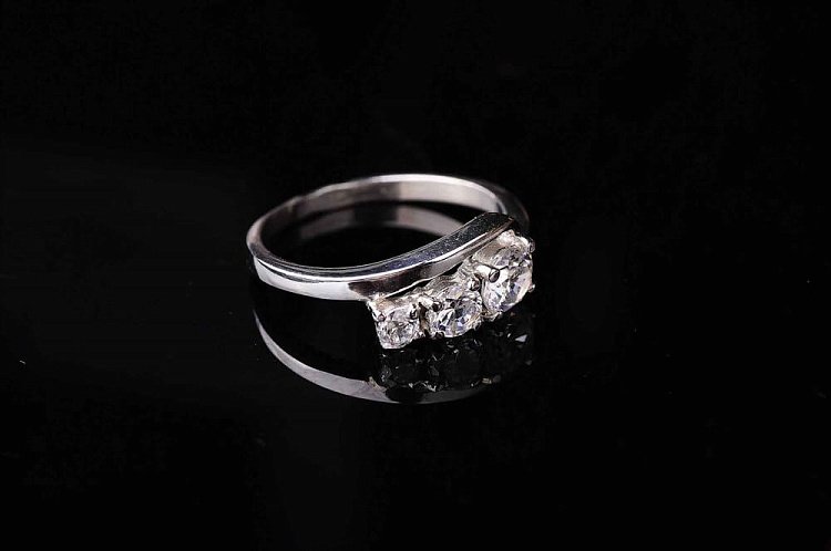 Каблучка (фіаніти) 111035 від ювелірного магазину Онікс - 1