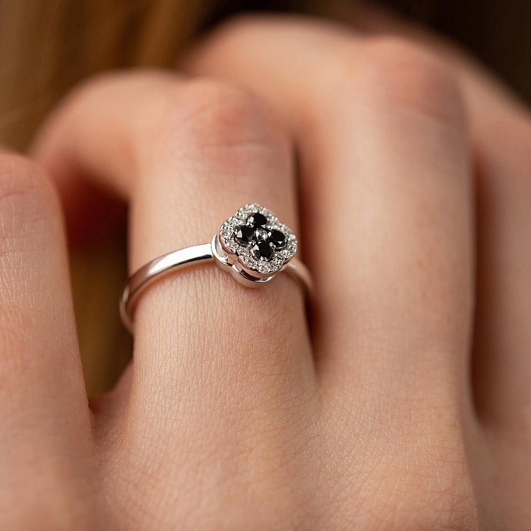 Золотое кольцо "Клевер" с бриллиантами 233801122 от ювелирного магазина Оникс - 4