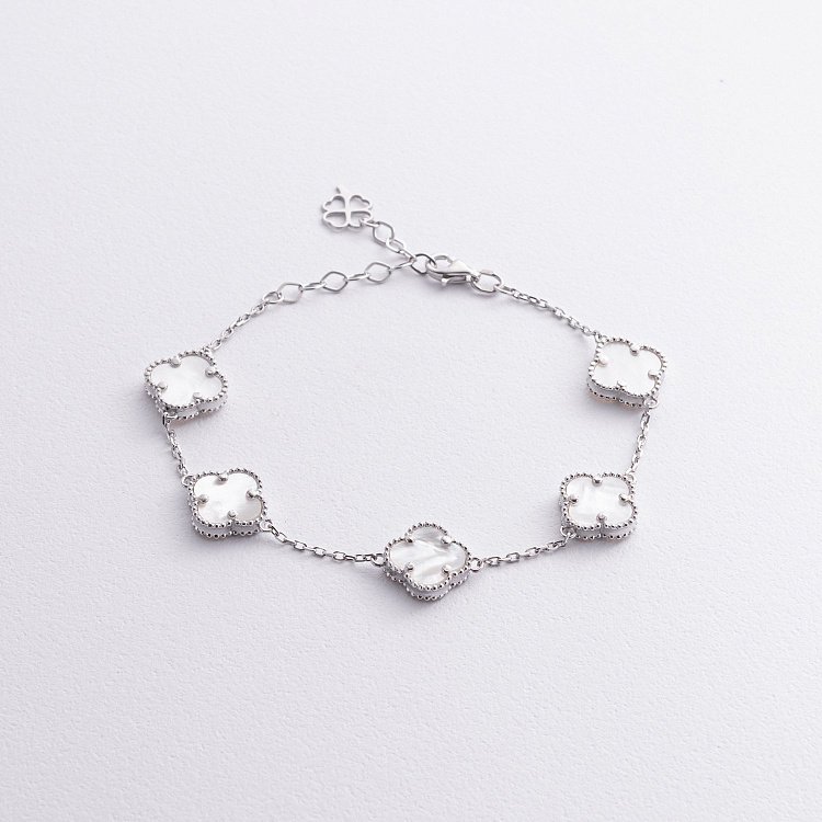 Серебряный браслет "Клевер" с перламутром 141779 от ювелирного магазина Оникс