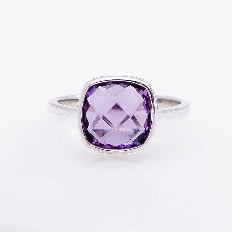 Золотое кольцо с аметистом 14036000 от ювелирного магазина Оникс - 1