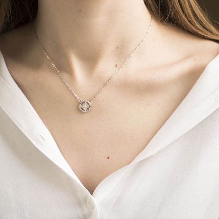 Серебряное колье "Клевер" (фианит) 18784 от ювелирного магазина Оникс - 1