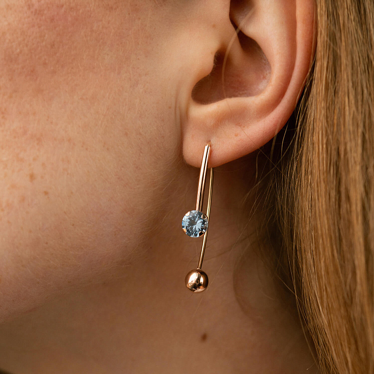 Золотые серьги "Вдохновение" с фианитами с06709 от ювелирного магазина Оникс - 3