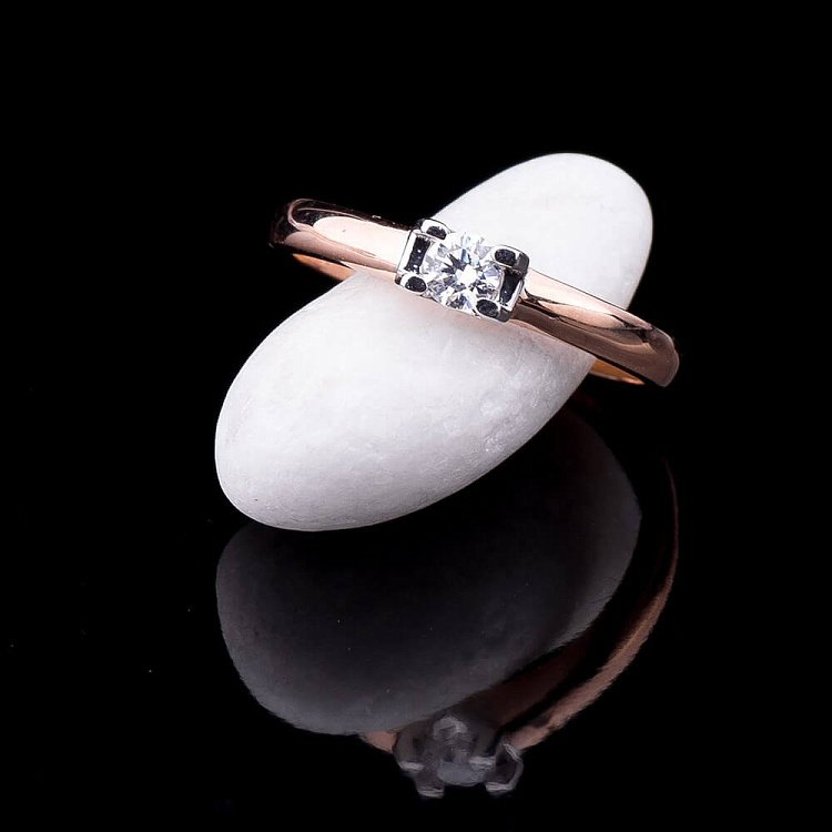 Золотое кольцо (фианит) к03933 от ювелирного магазина Оникс