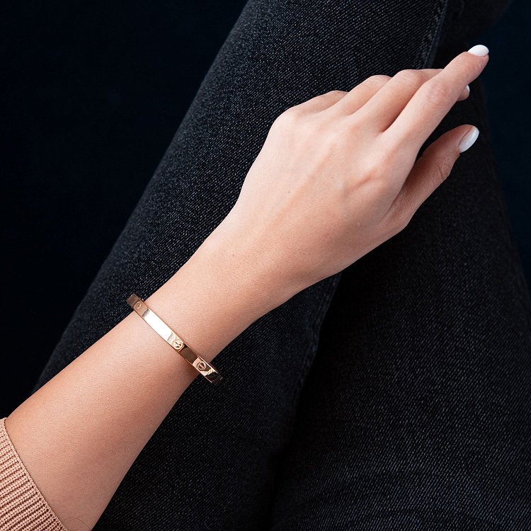 Жесткий браслет "Love" из желтого золота (0.6 см) б04065 от ювелирного магазина Оникс - 2