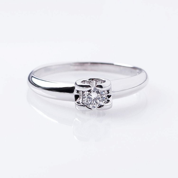 Золота заручальна каблучка з діамантом р0598б від ювелірного магазину Онікс