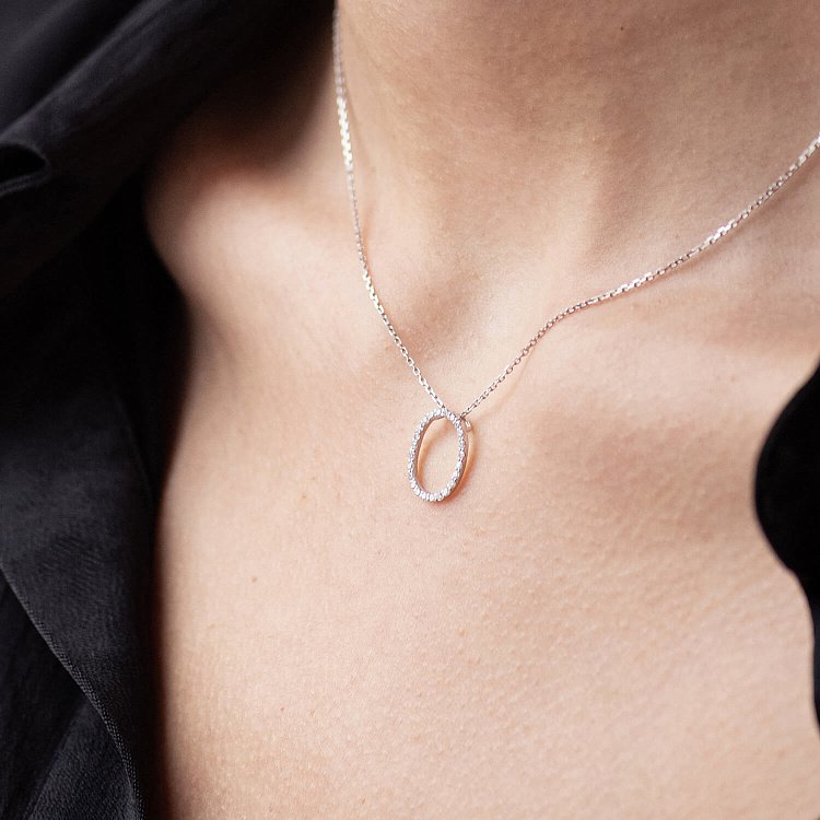 Золоте кольє з літерою "О" з діамантами 133931121 від ювелірного магазину Онікс - 3