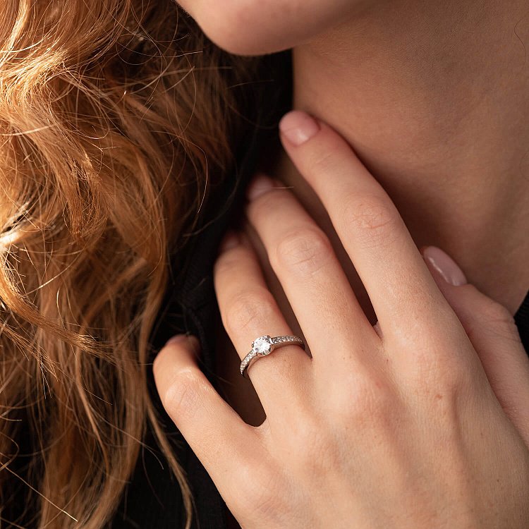 Помолвочное серебряное кольцо с фианитами 610 от ювелирного магазина Оникс - 3