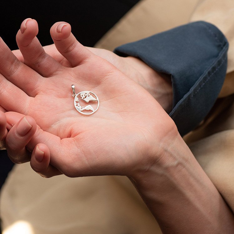 Підвіска "Планета Земля" в сріблі 133047 від ювелірного магазину Онікс - 2