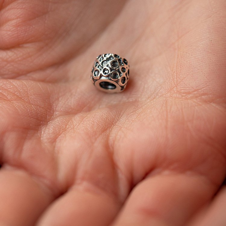 Срібний шарм (чорніння) 132087 - 3 Срібний шарм (чорніння) 132087 від ювелірного магазину Онікс - 3